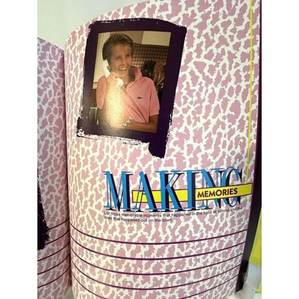 NEW VTG Senior Memory Book 1990's Pop Art High School Collectors Scrapbook Rare‎ - Picture 6 of 9